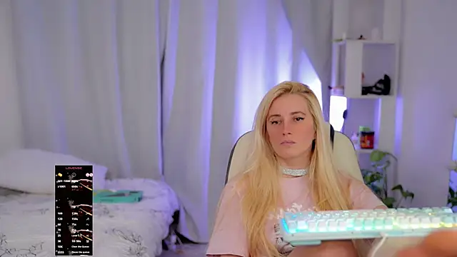 super_peach_stream11 webcam