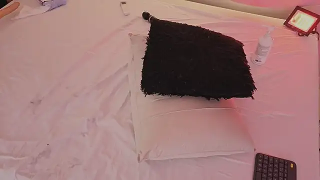 AllisonRoberts_ webcam