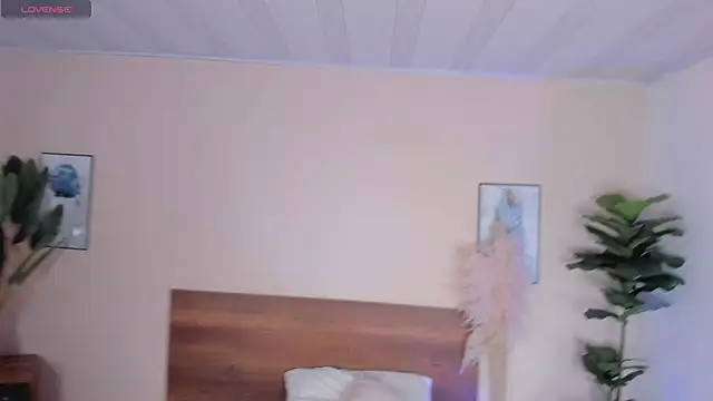 Niicol_Jenner webcam