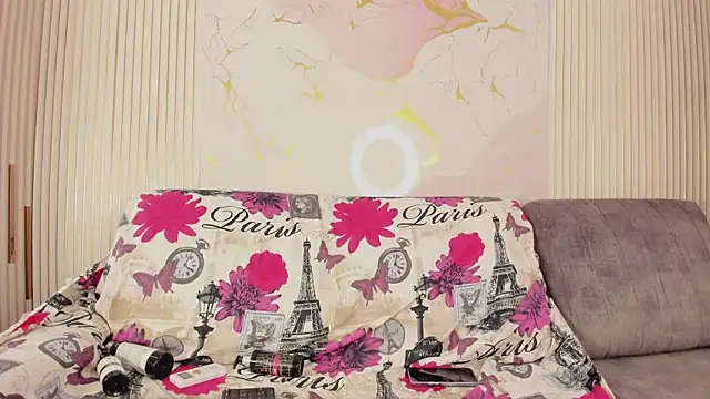 NhoanBrunette webcam