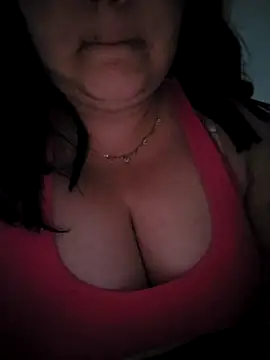 emiliecurvy83 webcam