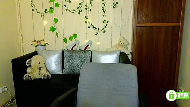 Alicewonderrmiss webcam