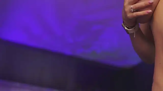 HotBustyBabeX webcam