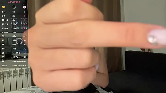 Ur_neighbor_Kira webcam