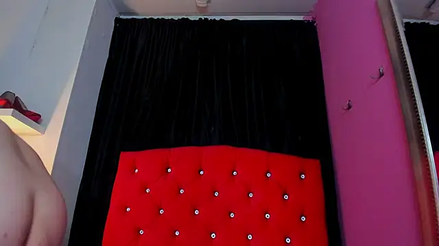 ScarletBigTitties webcam