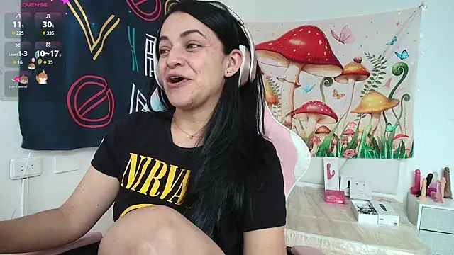 LovelyAzucena webcam