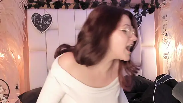 Daphne_And_Roger live sex cam