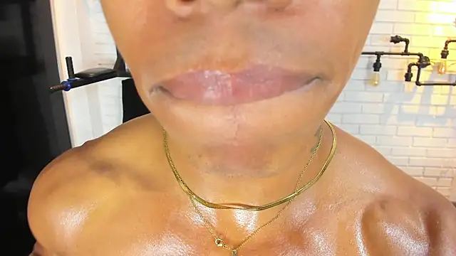 ItaloMoore live sex cam