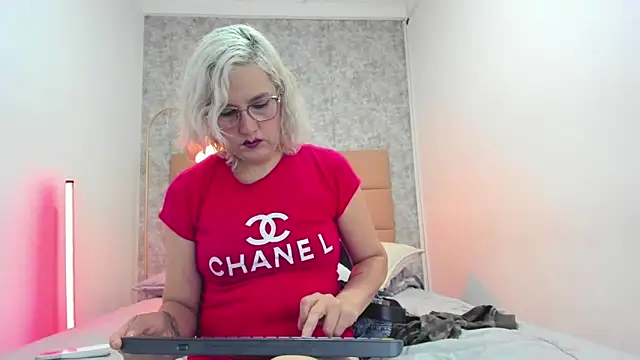 CarolinaGlamour webcam