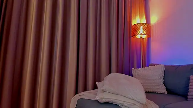 AlessandraCrystal webcam