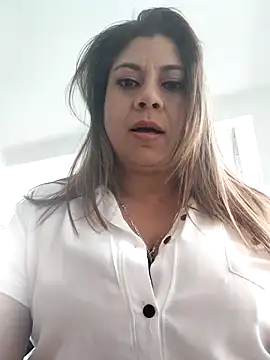 Laura-Hernandez webcam