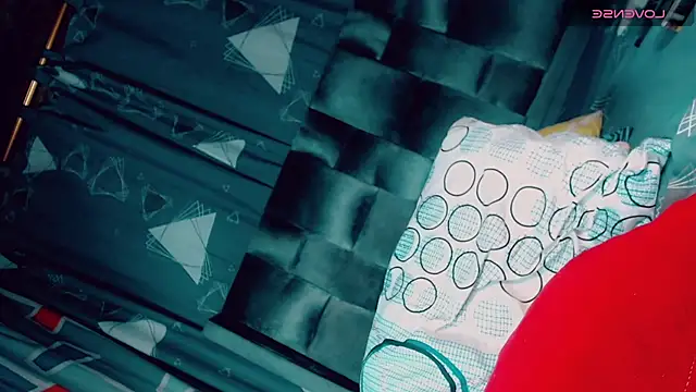 CharlotteBigCock webcam