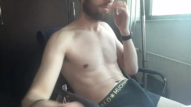 bullyboyy (M young) - Get naked....