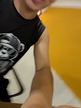 adrianrinaldi (M twink) - undress me un public