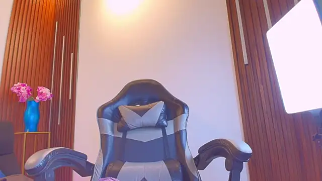 Conniemiller_ webcam