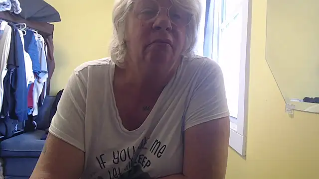 canadiancougar1965 live sex cam