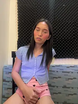 goddess_athena69 (T teen) - CUM IN PUBLIC