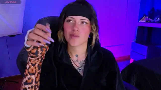 _sharlotte777 webcam