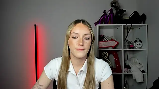 EvelynBlond webcam