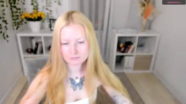 Laly_Peach webcam