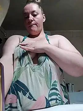 HotStepmommy4 webcam