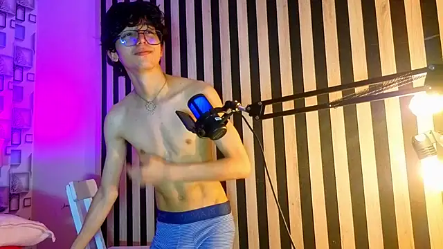 Twink_Sebas7 webcam
