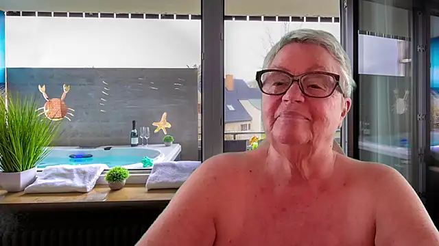 Mystery-Grandmother webcam