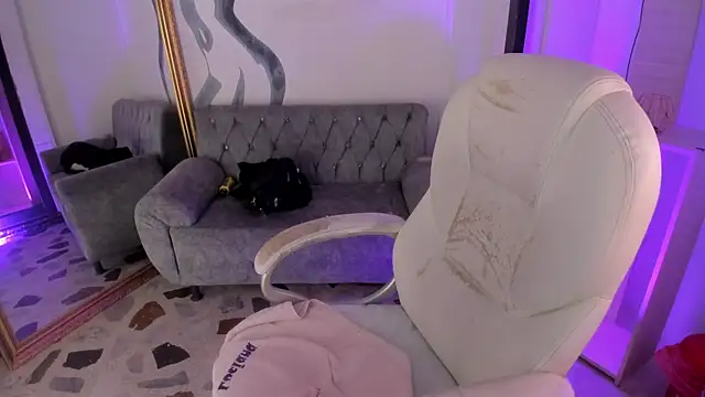 carolinefyre (F teen) - suck dildo 🍭💦