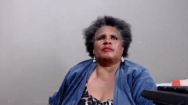 GrandBustyMelon webcam