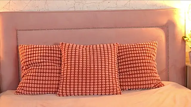 channelangeless (F young) - ride pillow 🍑