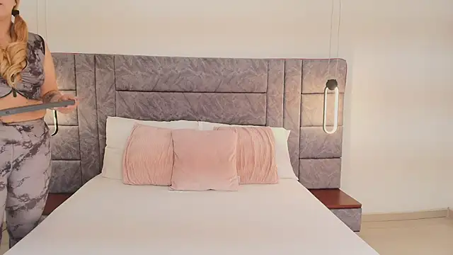 Dakota_Megan_69 webcam