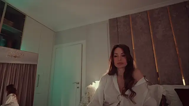 MilaDYstarlight's Stripchat show and profile