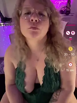 CurvyAnonymousGirl89 webcam