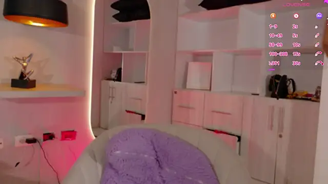 Adrianaa_gold webcam