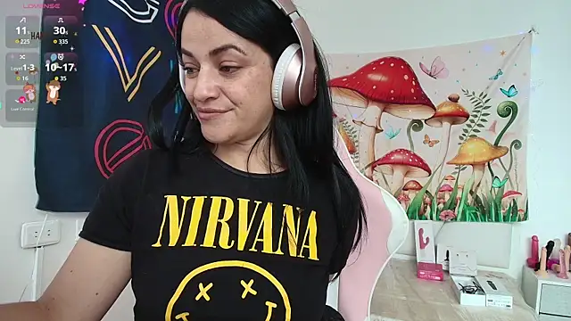 LovelyAzucena webcam