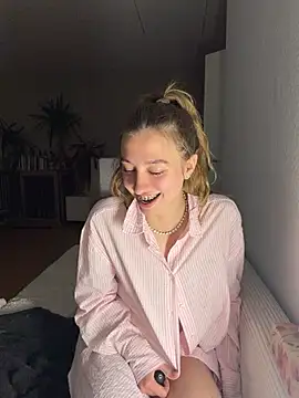 romyxxs (F teen) - Lt 3 min toycontrol 💕