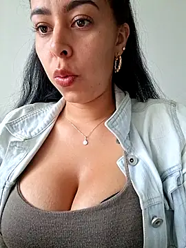 luianna - Luianna's free webcam - UK Sex Cams
