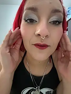 Amelie-RedHoney webcam