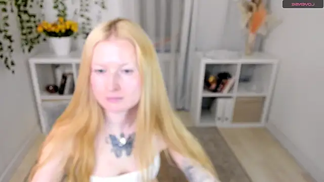 Laly_Peach webcam