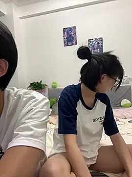 美女RaTnT在线直播