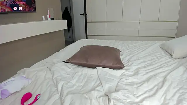 jenniferqueen11 - JenniferQueen11's free webcam - UK Sex Cams