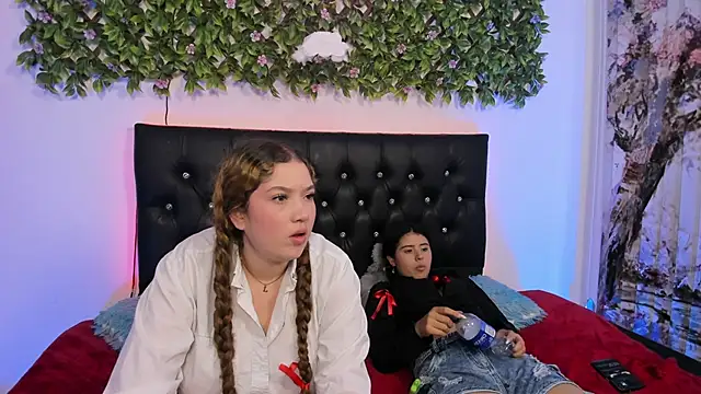 valeria_and_zoe webcam