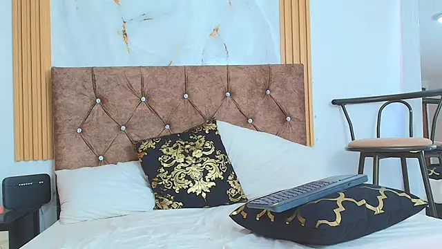 scarlet_fox75 webcam