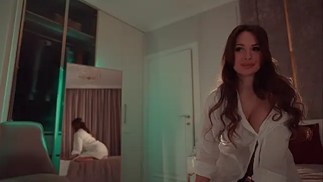 MilaDYstarlight webcam