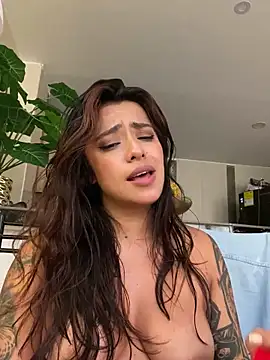 Webcam Model (foxxy_lover)  is live.Free join now!