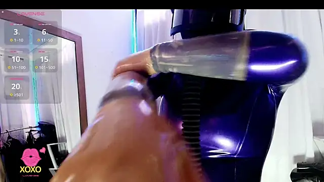 LatexDevil_Blondie webcam