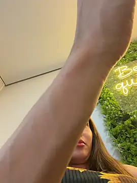 Irresistible24 webcam