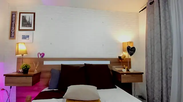 JenniferAuriston webcam