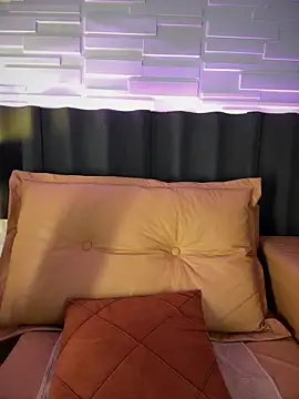 LunahMiller live sex cam