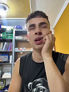 AdrianRinaldi live cam